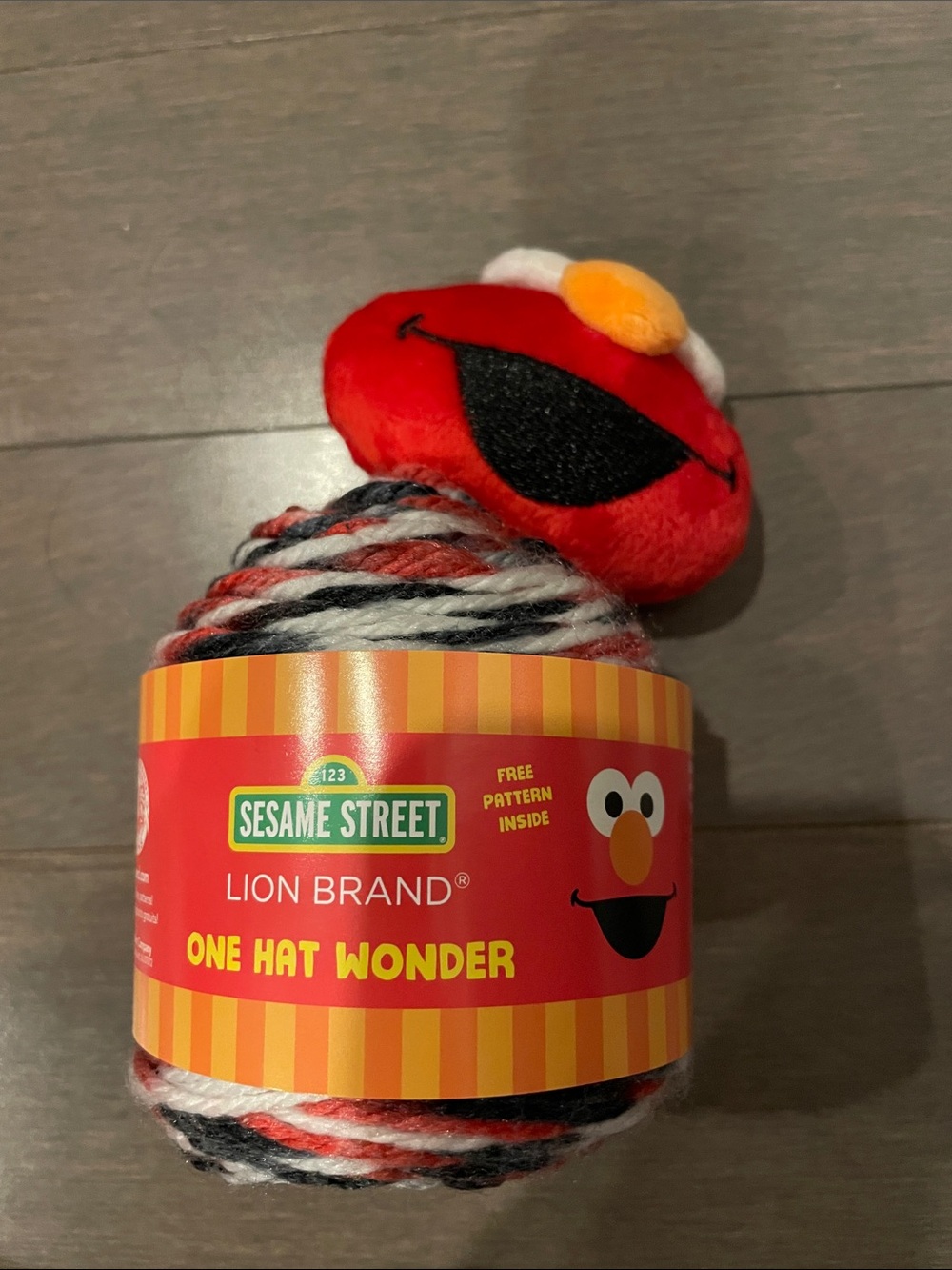 Yarn lion brand one hat wonder Elmo